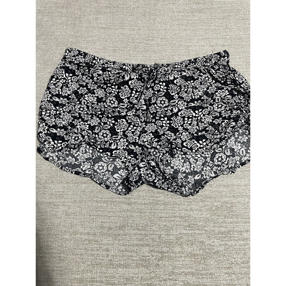 Aeropostal Women’s Shorts Size Xtra Large Floral Black Short Shorts